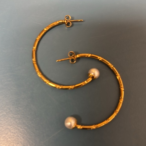 Vintage Elegant Gold Hoop Earrings with Pearl Accents - Picture 7 of 12